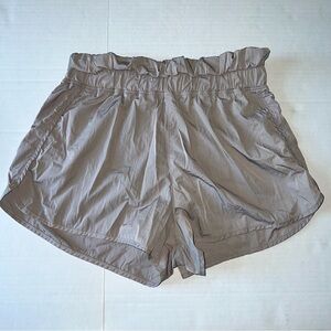 Yogalicious Radiant commuter Woven Smocked high waist running shorts large